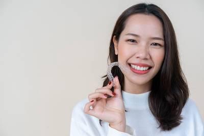 woman holding invisible brace